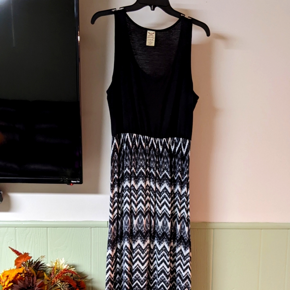 Sleeveless maxi dress, black/white Size 12/14